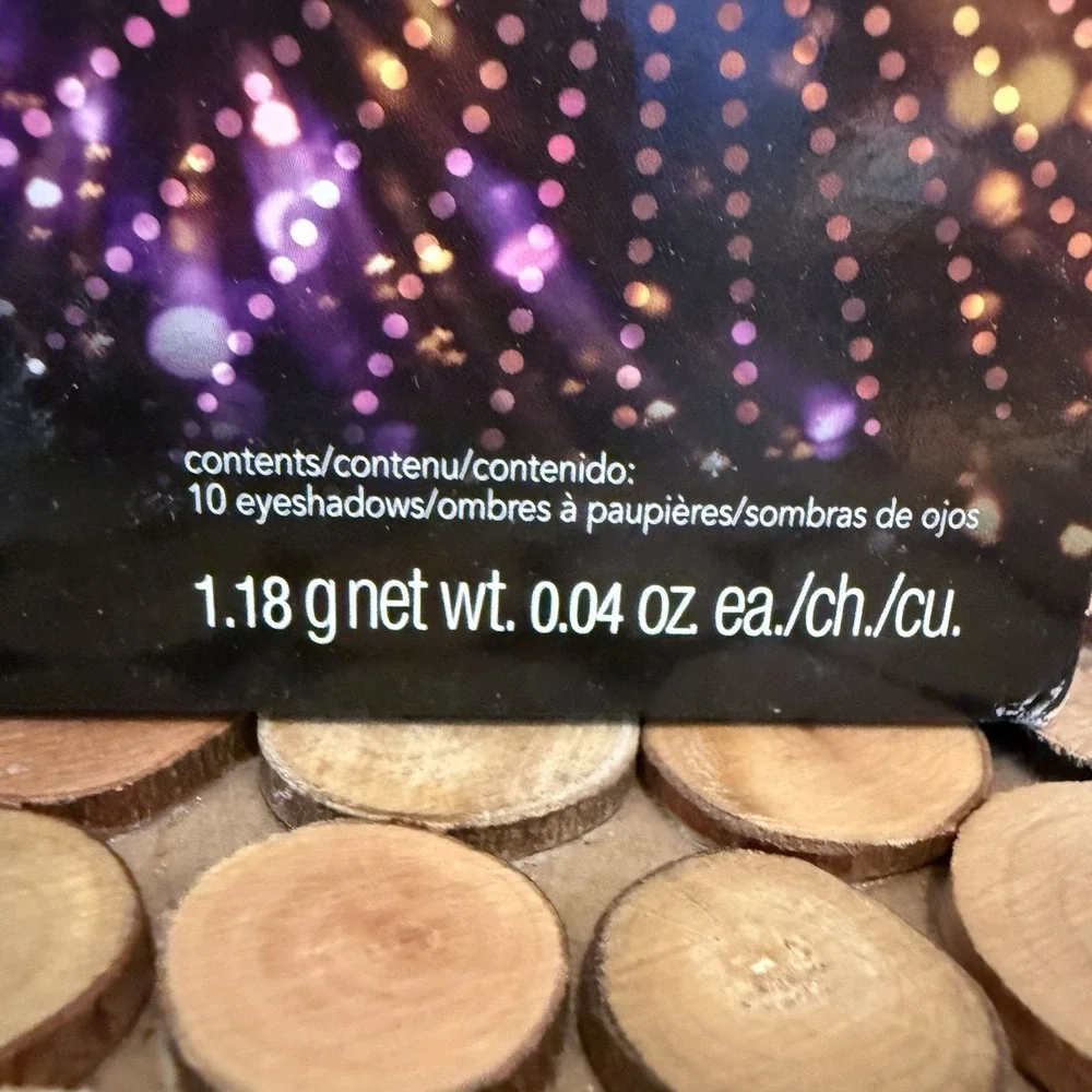 Avon Luxe Clutch‎ Eyeshadow 10 colors-0.04 oz. ea. Padded Mirror Case. NIB